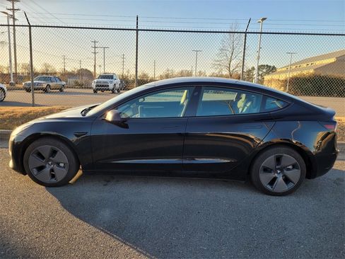 Used 2023 Tesla Model 3 Standard Range image 4