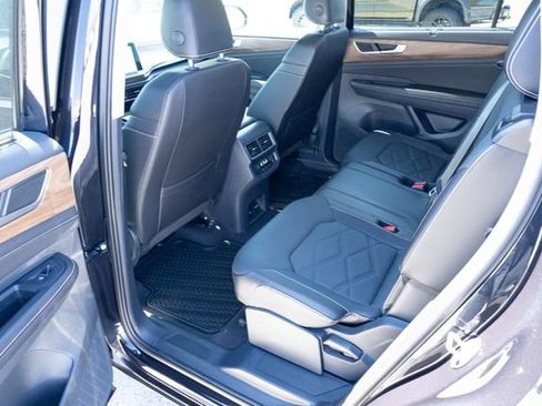 Certified 2025 Volkswagen Atlas SE image 30