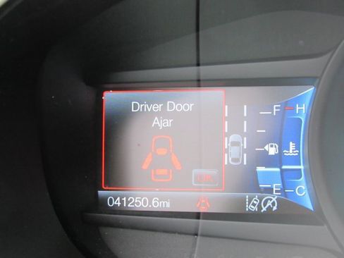 Used 2024 Ford Edge SEL image 2