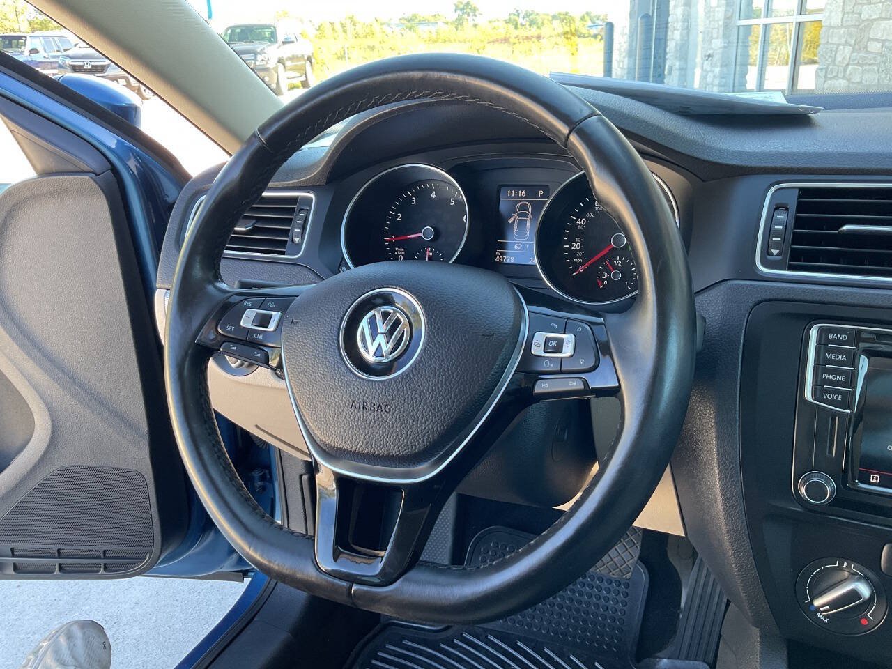 Used 2017 Volkswagen Jetta SE FWD image 18