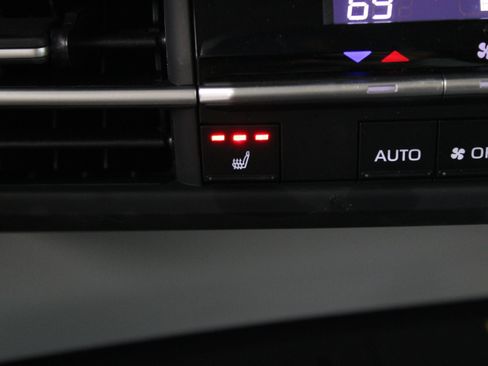 Used 2026 Toyota Sienna XLE FWD image 22