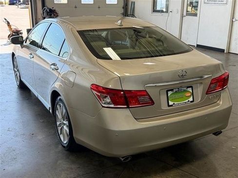 Used 2011 Lexus ES 350 w/ Luxury Pkg & Navigation w/ Preferred Accessory Package FWD image 39