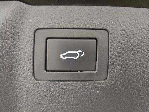 Used 2017 Hyundai Santa Fe Limited image 15