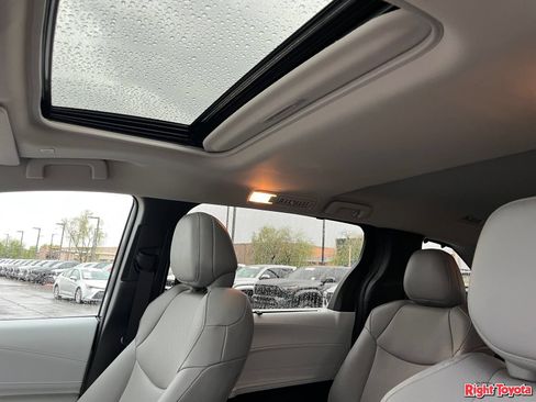 Certified 2026 Toyota Sienna XLE FWD image 32
