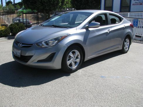 Used 2015 Hyundai Elantra SE FWD image 2