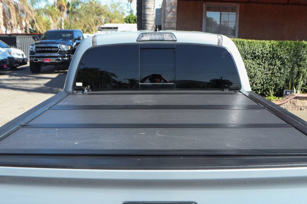 Used 2018 Toyota Tacoma TRD Off-Road AWD/4WD image 9