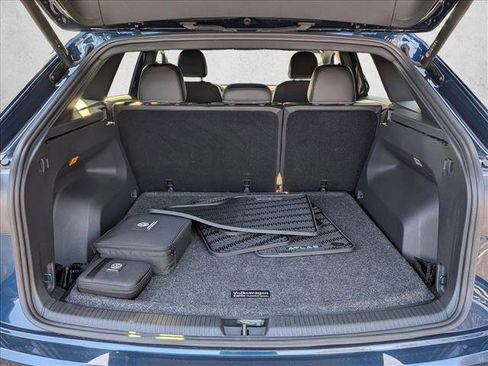 Used 2023 Volkswagen Atlas Cross Sport SE image 6