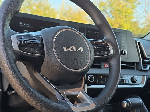 Used 2024 Kia Sportage LX image 13