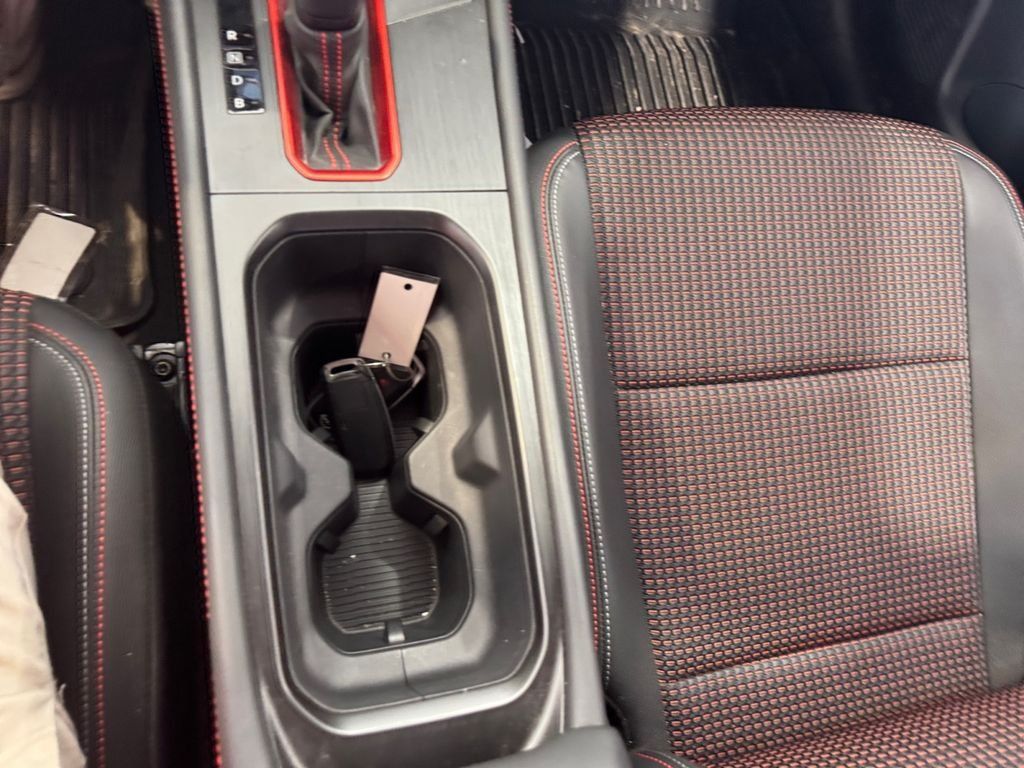 Used 2025 Nissan Kicks SR AWD/4WD image 22