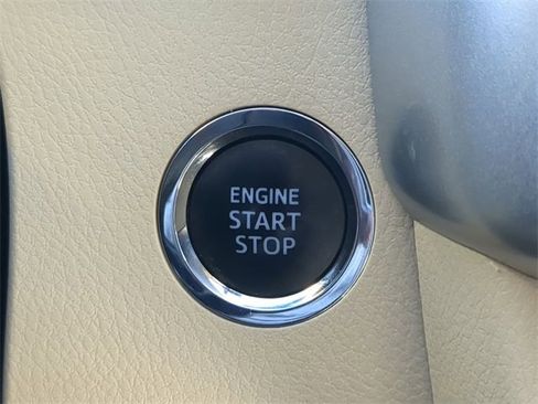 Used 2014 Toyota Highlander XLE image 28