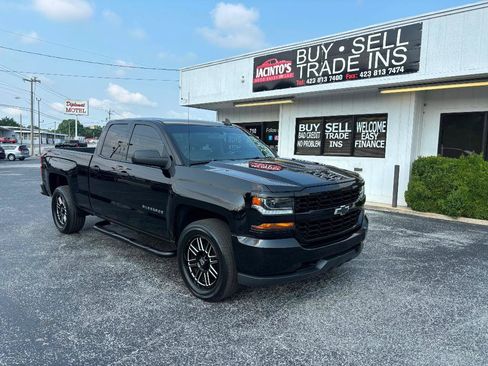 Used 2018 Chevrolet Silverado 1500 Custom w/ Custom Value Package AWD/4WD image 2