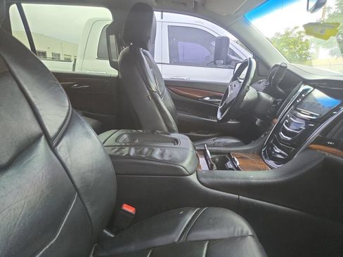 Used 2015 Cadillac Escalade Luxury AWD/4WD image 6