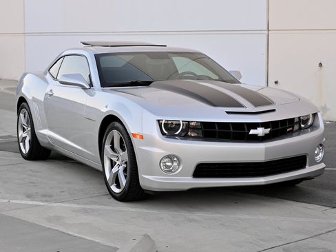 Used 2011 Chevrolet Camaro SS RWD image 10
