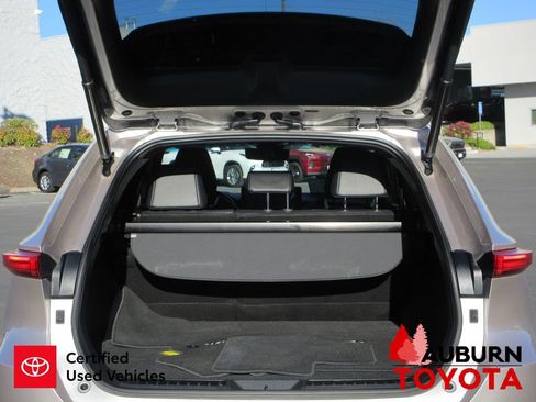 Certified 2021 Toyota Venza Limited w/ Carpet Mat Package (TMS) image 7