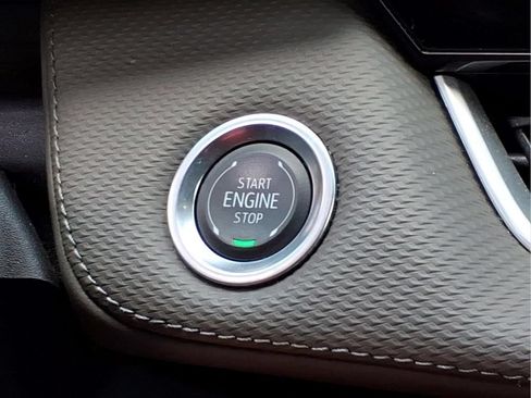 Certified 2025 Chevrolet Equinox LT w/ Convenience Package II FWD image 8