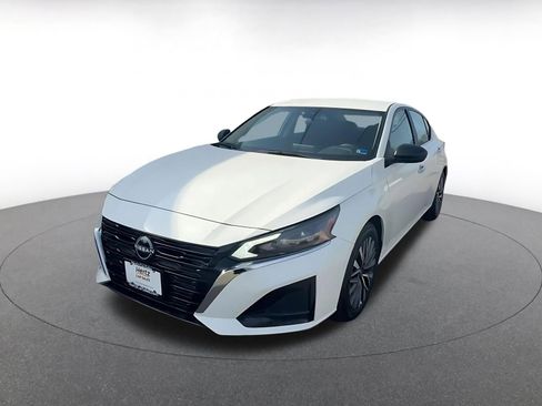 Used 2025 Nissan Altima 2.5 SV FWD image 7