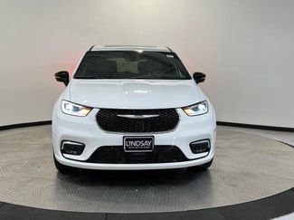 New 2026 Chrysler Pacifica Select video 2