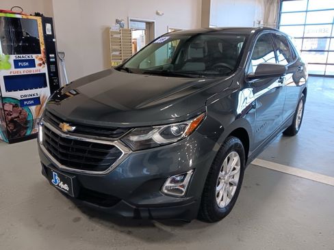 Used 2019 Chevrolet Equinox LS w/ LS Convenience Package image 2