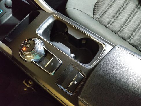 Used 2018 Ford Fusion SE FWD image 26