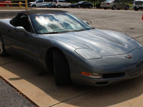 Used 2004 Chevrolet Corvette Convertible w/ Preferred Equipment Group RWD image 37