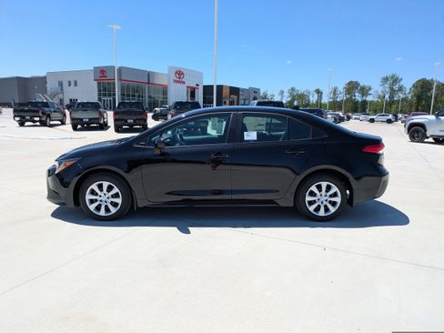 Certified 2026 Toyota Corolla LE FWD image 4