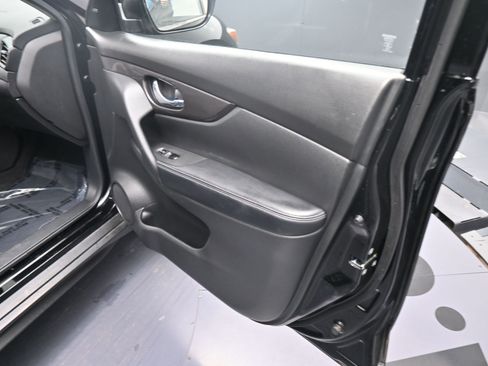 Used 2020 Nissan Rogue SV image 20