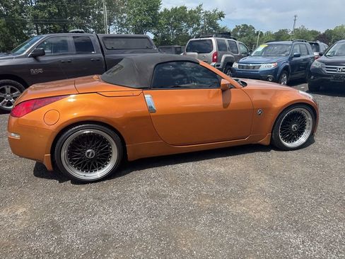 Used 2005 Nissan 350Z Touring RWD image 12