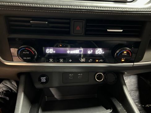 Used 2025 Nissan Rogue SV FWD image 26