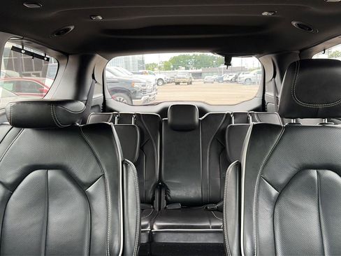 Used 2025 Chrysler Pacifica Limited FWD image 13