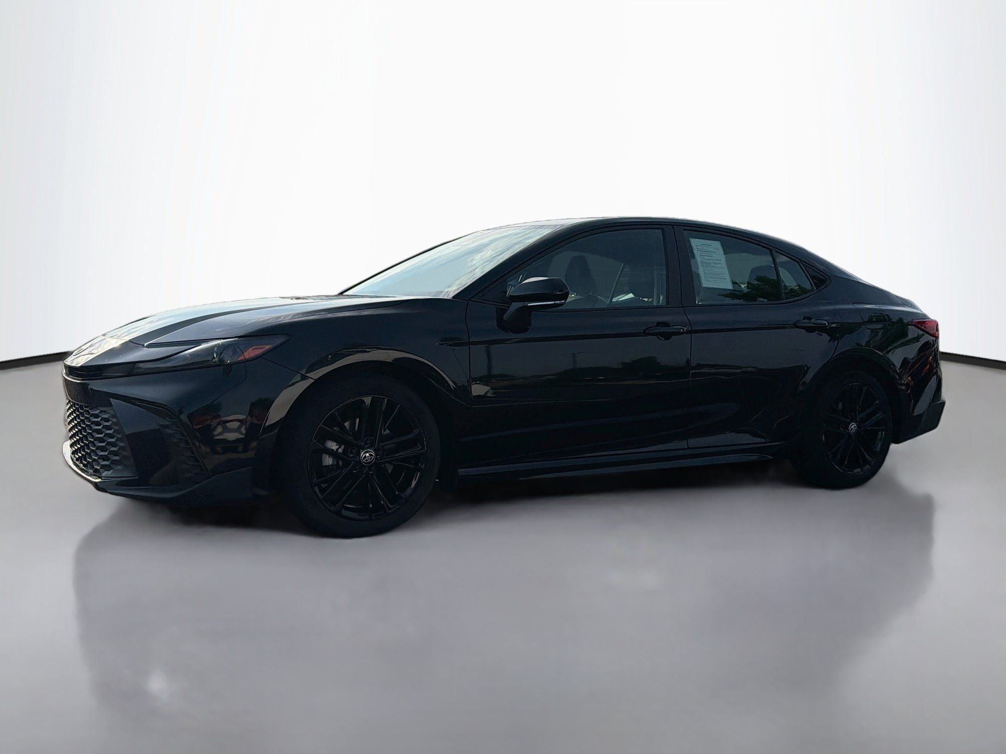 Used 2025 Toyota Camry SE FWD image 3