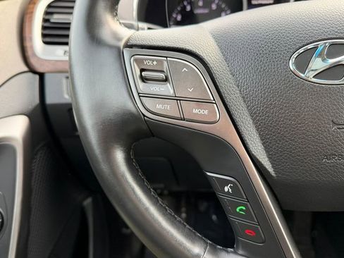 Used 2017 Hyundai Santa Fe Limited image 18