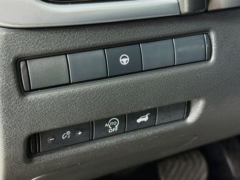 Used 2025 Nissan Rogue SV image 9