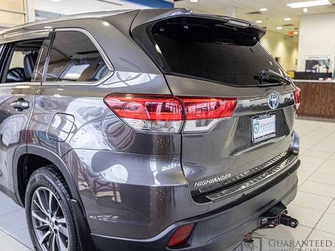 Used 2019 Toyota Highlander XLE AWD/4WD image 15