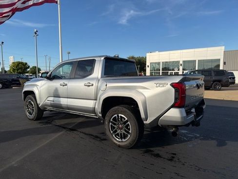 Used 2025 Toyota Tacoma TRD Sport AWD/4WD image 5