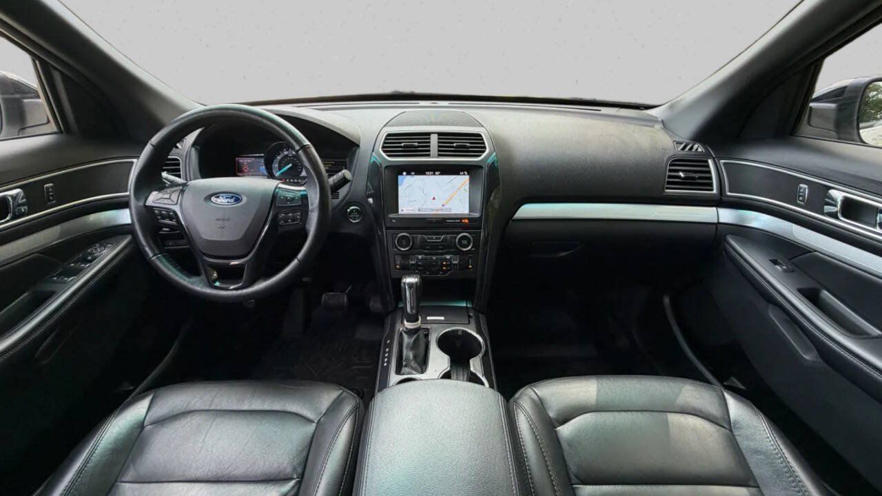 Used 2017 Ford Explorer XLT w/ Equipment Group 202A FWD image 8