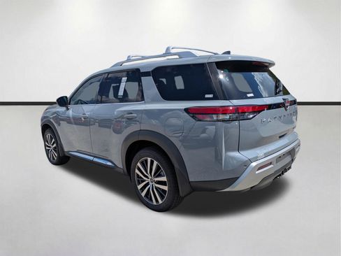 Used 2022 Nissan Pathfinder Platinum w/ Cargo Package AWD/4WD image 7