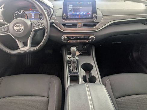 Used 2025 Nissan Altima 2.5 SV FWD image 25
