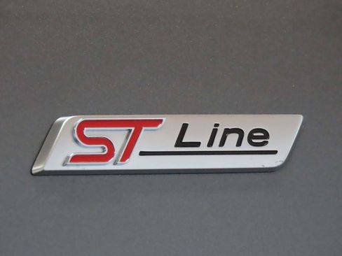 Used 2025 Ford Explorer ST-Line w/ Premium Package image 6