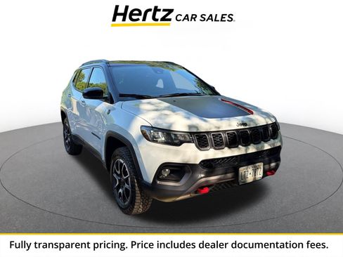 Used 2025 Jeep Compass Trailhawk AWD/4WD image 1