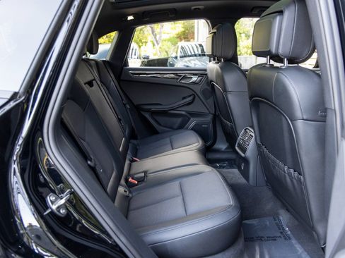 Certified 2025 Porsche Macan AWD/4WD image 49