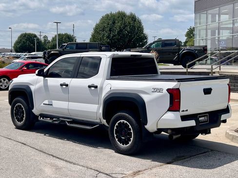 Used 2024 Toyota Tacoma TRD Off-Road AWD/4WD image 4
