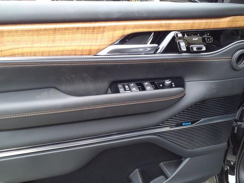 New 2024 Jeep Grand Wagoneer Series III image 6