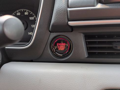 Used 2024 Honda Pilot Touring image 27