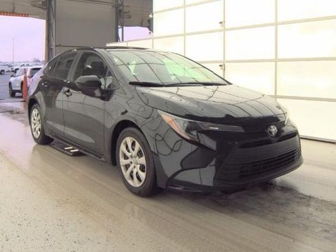 Used 2025 Toyota Corolla LE image 1
