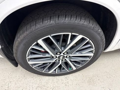 Used 2024 Cadillac XT6 Sport w/ Technology Package AWD/4WD image 4