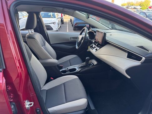 Used 2025 Toyota Corolla LE FWD image 19