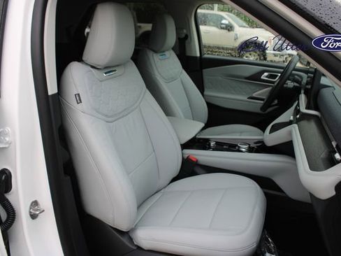 New 2026 Ford Explorer Platinum image 7