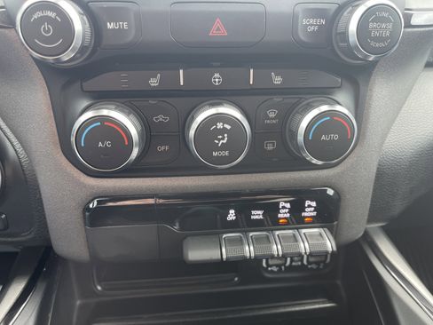 Used 2022 RAM 1500 Big Horn AWD/4WD image 28