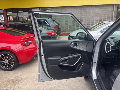 Used 2020 Kia Soul LX image 8