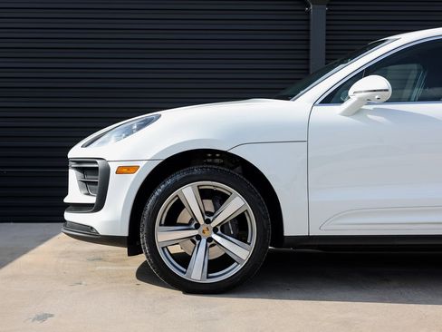 Used 2025 Porsche Macan image 11